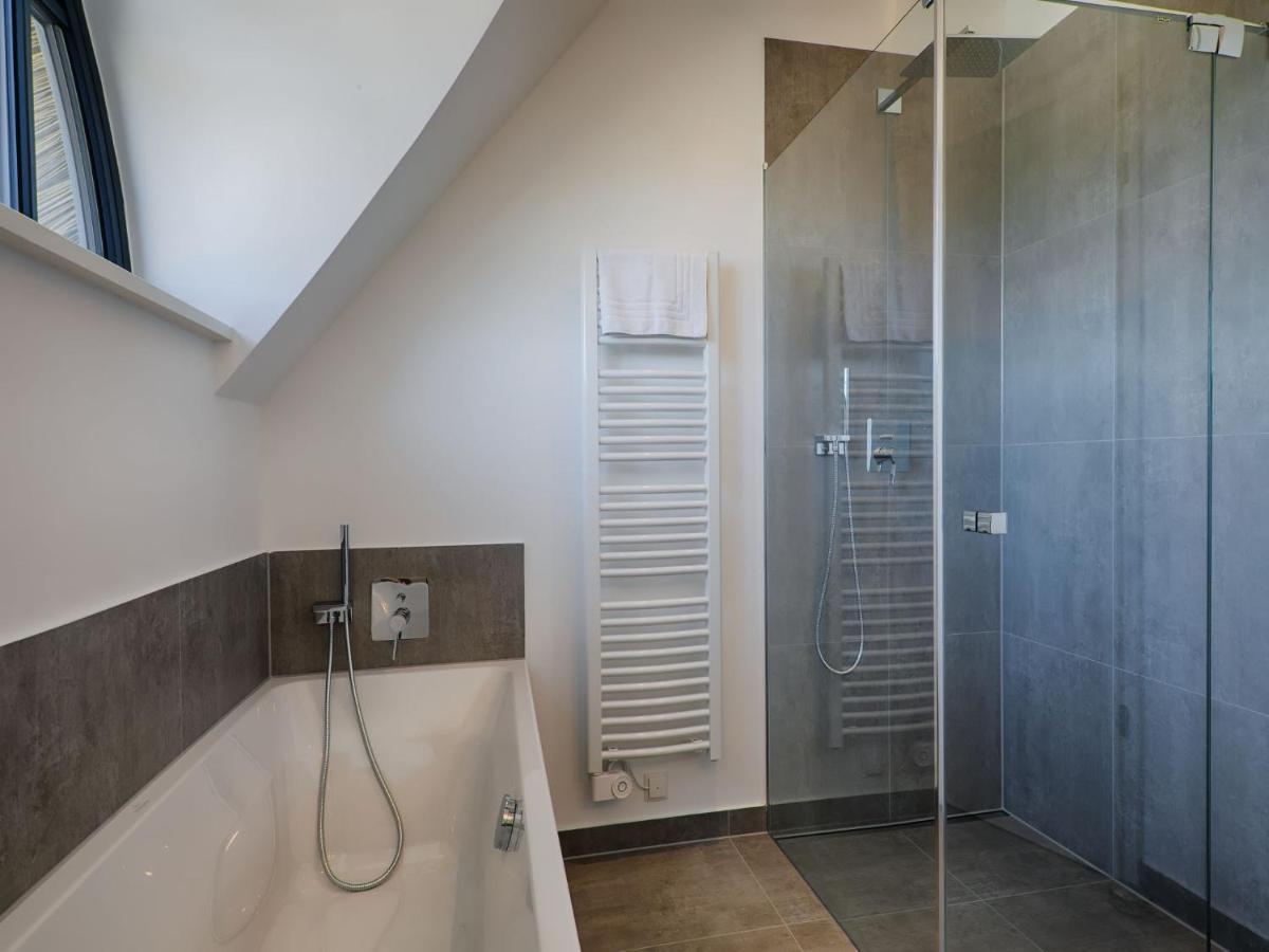Reetland Am Meer - Luxus Reetdachvilla Mit 3 Schlafzimmern, Sauna Und Kamin F18 Dranske Bagian luar foto