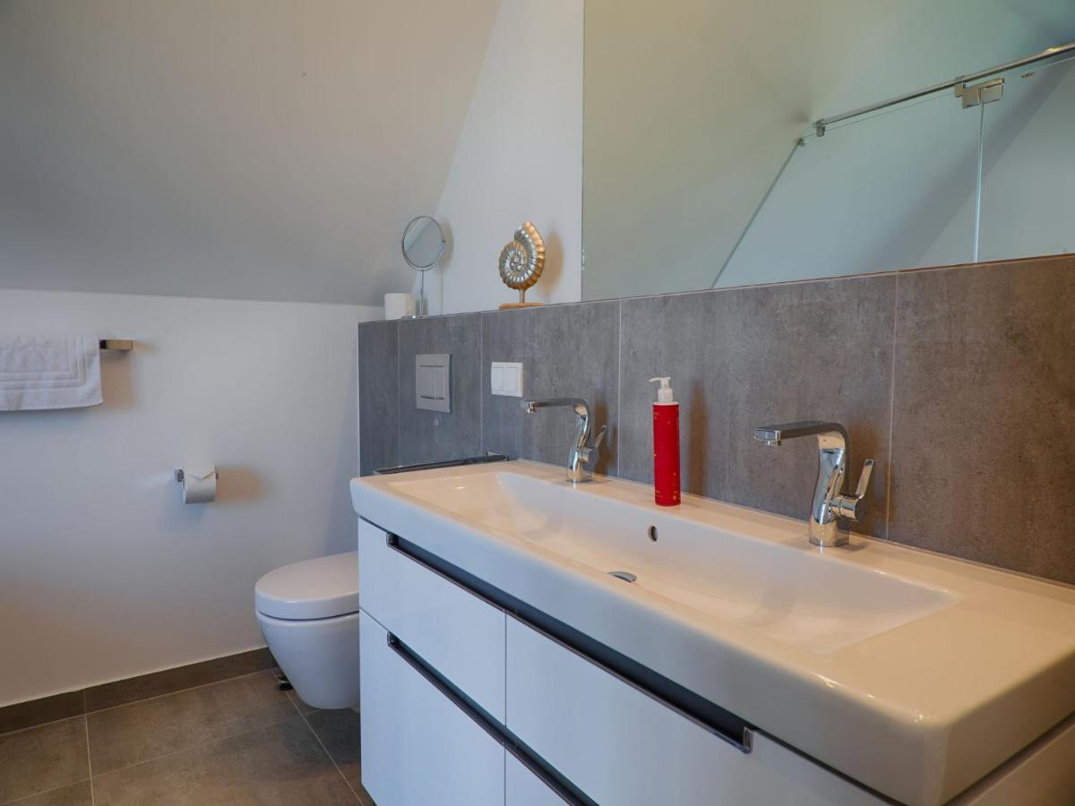 Reetland Am Meer - Luxus Reetdachvilla Mit 3 Schlafzimmern, Sauna Und Kamin F18 Dranske Bagian luar foto