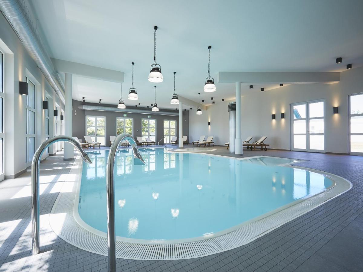Reetland Am Meer - Luxus Reetdachvilla Mit 3 Schlafzimmern, Sauna Und Kamin F18 Dranske Bagian luar foto